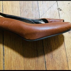 Trotters women’s cognac leather slingbacks with 1.5” heel. Sz 8.5